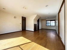 &nbsp;�@�����E���r���O